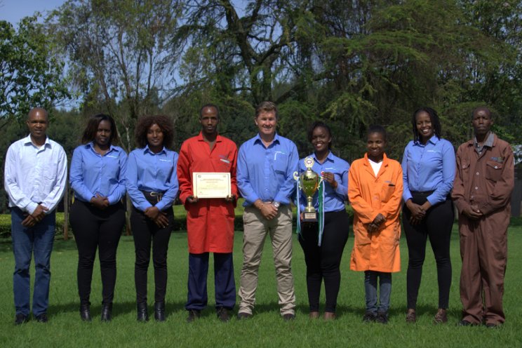 Dochter HilverdaFlorist wint DOSH Award in Kenia Dochter HilverdaFlorist wint DOSH Award in Kenia