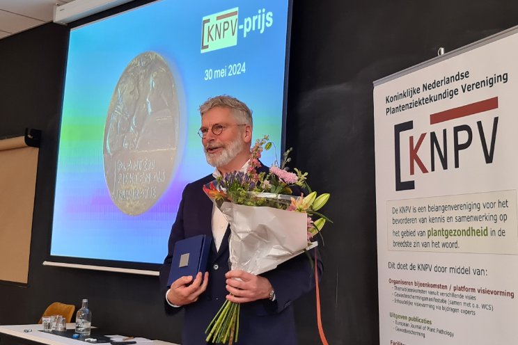 Gert Kema ontvangt KNPV-prijs 2024 Gert Kema ontvangt KNPV-prijs 2024