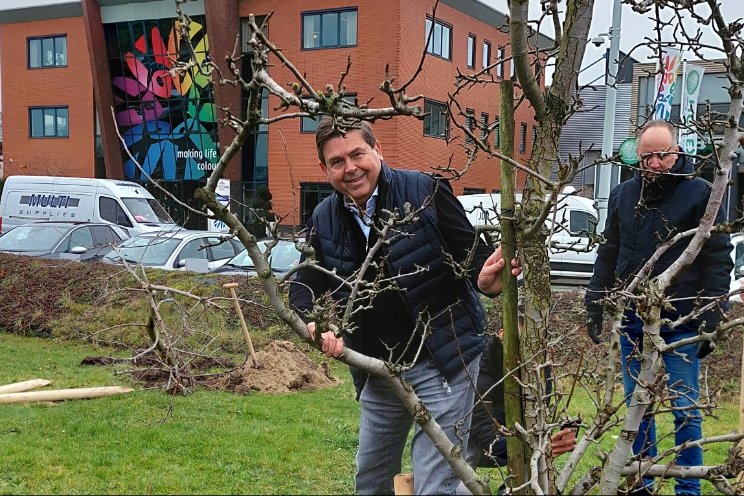 DFG en Honey Highway planten bomen DFG en Honey Highway planten bomen