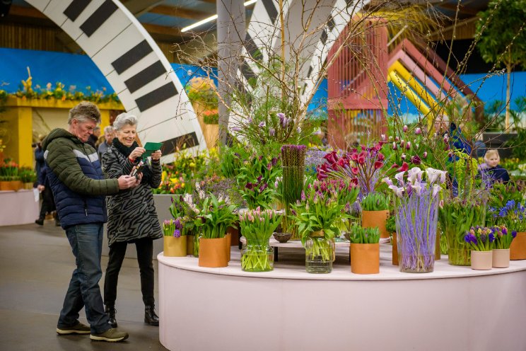 Doek valt voor Lentetuin Doek valt voor Lentetuin